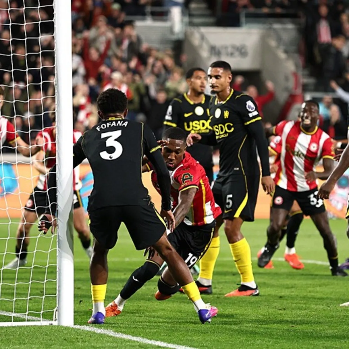 Brentford evinde Chelsea'yi devirdi!