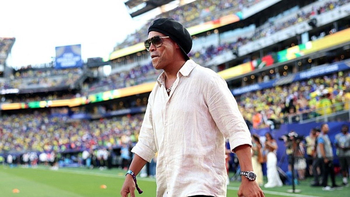 Ronaldinho futbola geri dönüyor!