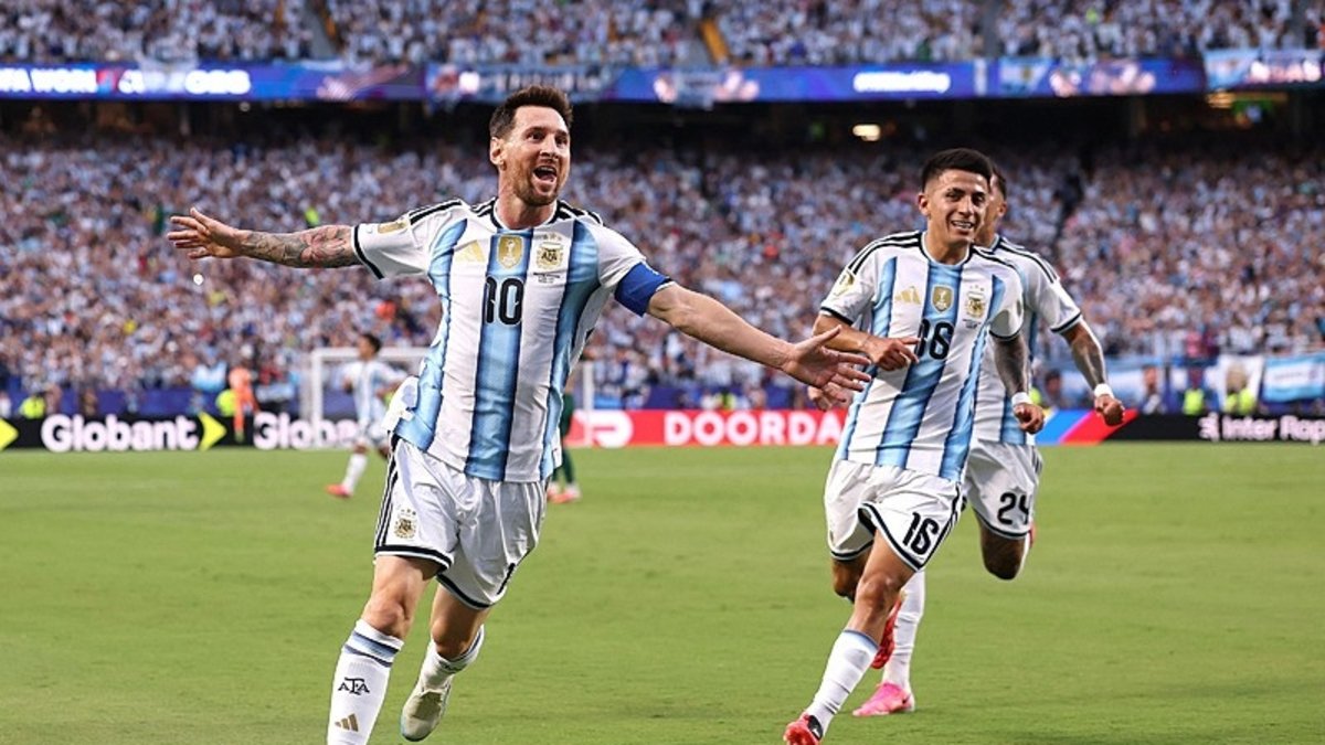 Messi'nin hat-trick'i ile Arjantin Cezayir'i rahat geçti! İşte maçın golleri