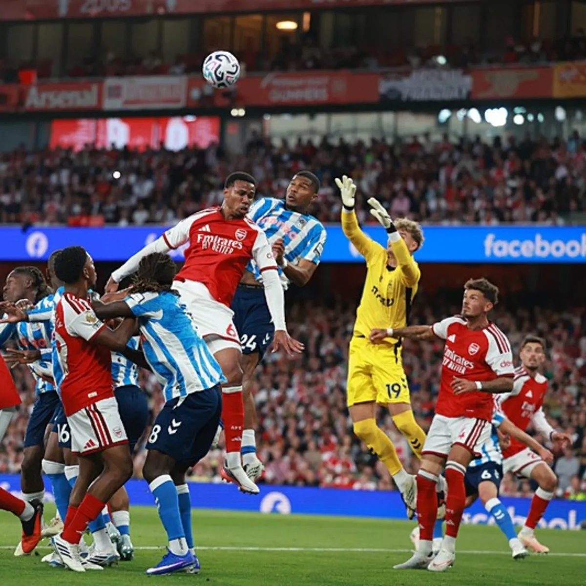 Arsenal evinde Coventry engelini geçti!