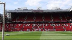 Man Utd, Old Trafford çim küplerini 125 £ karşılığında satıyor